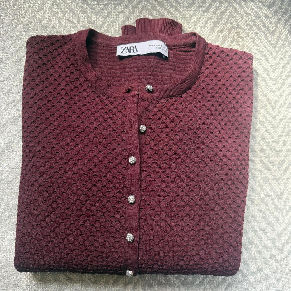 ZARA Beautiful Women's Burgundy Textured Button Cardigan